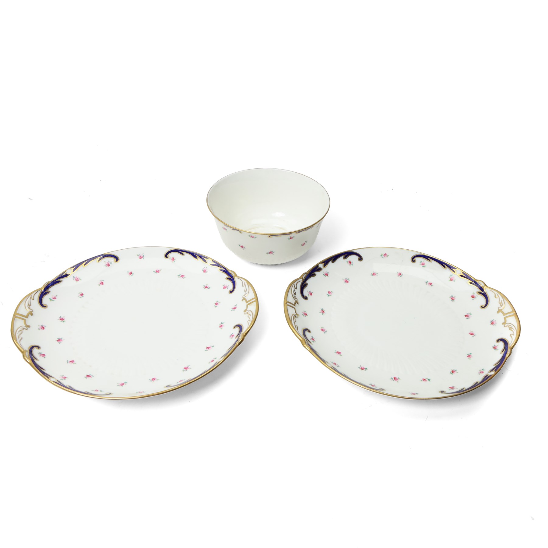Wedgwood tea service decorated with floral sprays within a blue and gilt border comprising five cups, ten saucers, seven plates, two bread and butter plates, milk jug and sugar bowl
