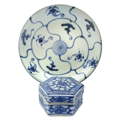  Chinese Tek Sing Cargo blue and white lotus design saucer (D15cm) with Nauticalia certificate and hexagonal box and cover (2)  