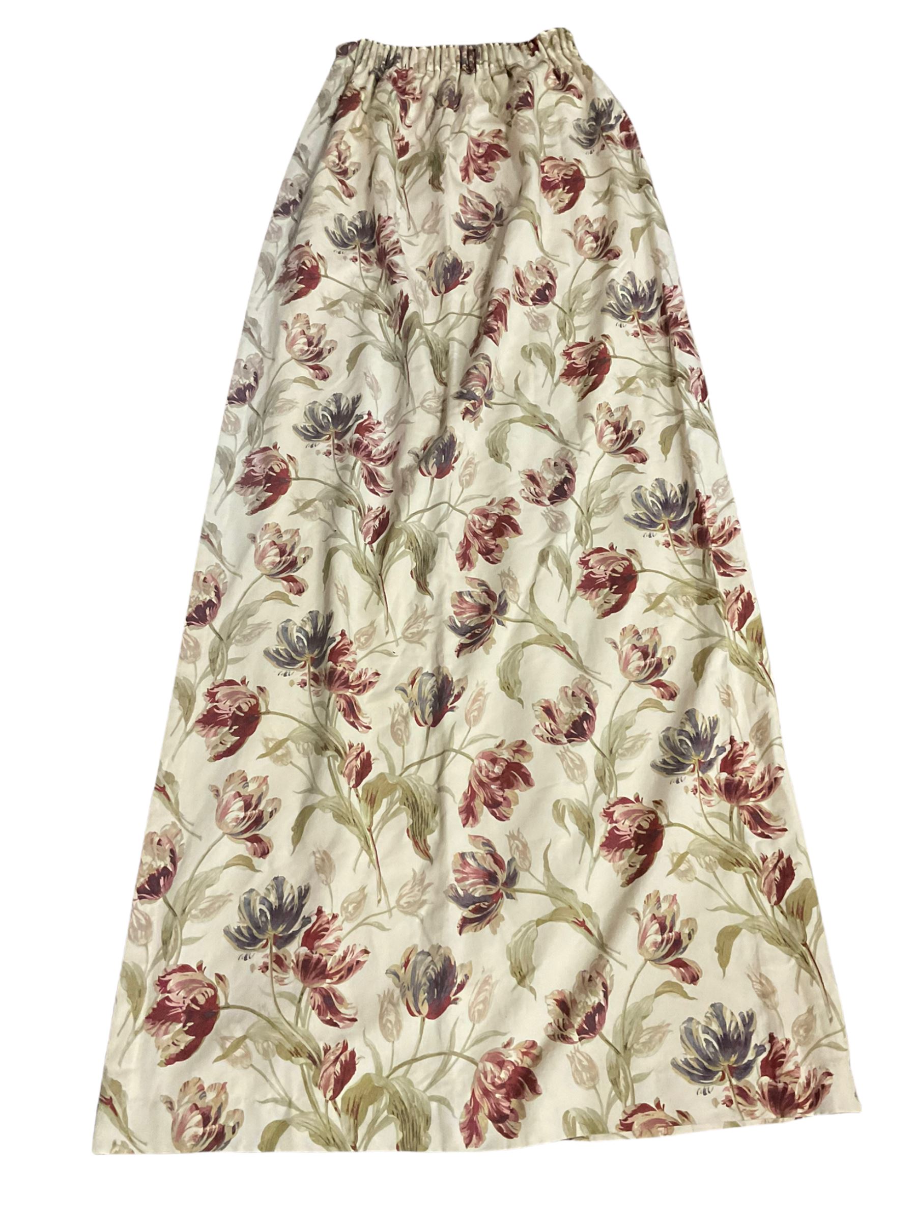 Pair lined and pleated curtains, in cream ground fabric decorated with flowers and trailing foliage (single pelmet width: 105cm. Drop height: 210cm), with beech curtain pole (L198cm, (measurement excludes finials)), and matching rectangular Roman blind (146cm x 94cm)