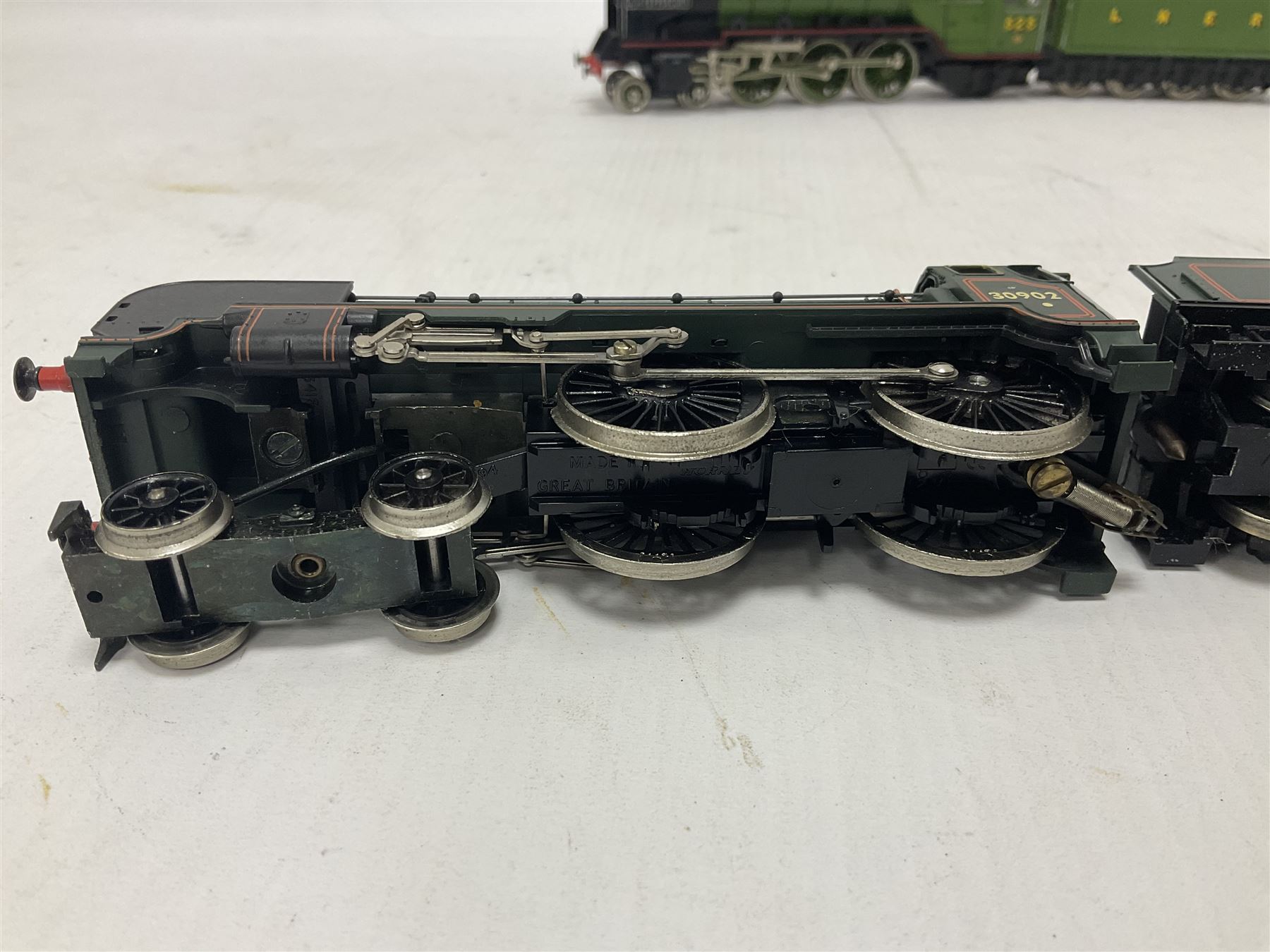 Various makers ‘00’ gauge - Hornby Class D41/1 4-4-0 ‘Yorkshire’ locomotive no.62700 in BR black and Green Schools Class 4-4-0 ‘Wellington’ locomotive no.30902 in BR green; G&R Wrenn Class R1 Tank 0-6-0T locomotive no.1127 in green; Trix Trains Class A2 4-6-2 ‘A.H.Peppercorn’ locomotive no.525 in LNER green (4) 