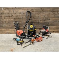 Stanley FatMax SXF35PTD wet and dry vacuum, a Makita 9609B grinder, two hedge cutters, a Karjet 2700w and a Stayer TV507 chop saw