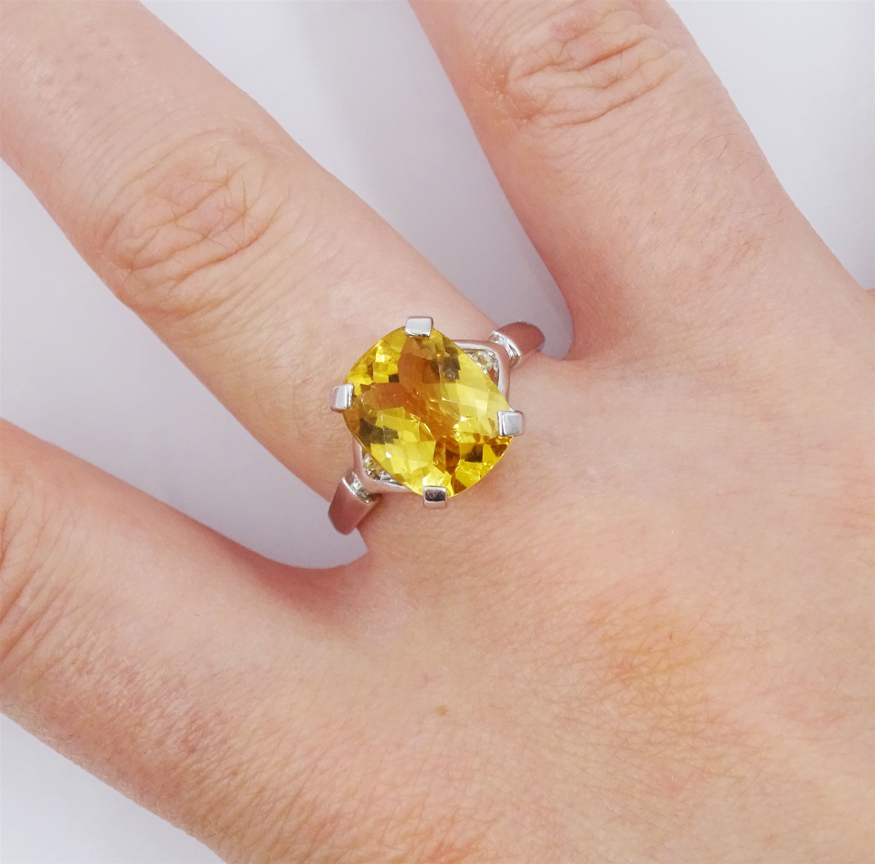 9ct white gold citrine ring, hallmarked, principal citrine approx 2.70 carat