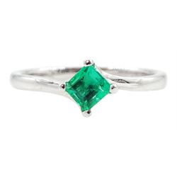 18ct white gold emerald ring, four claw set with a single square cut emerald of approx 0.3...