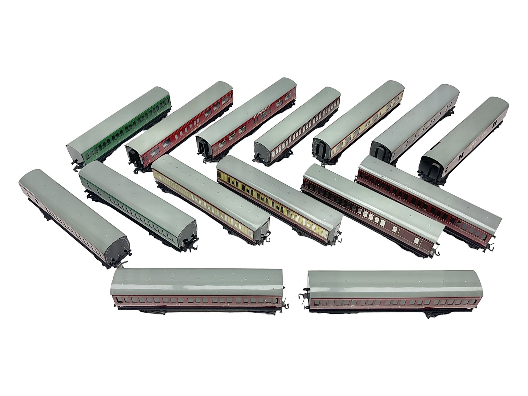 Hornby Dublo - fourteen passenger coaches including Southern Suburban Stock, Gresley Stock, Stanier Stock etc; and TPO Mail Van; all unboxed (15)