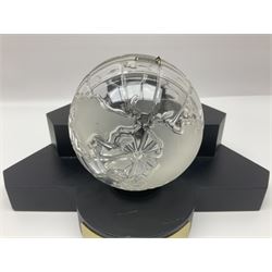 Hummel by Goebel, The Wanders collectors set, limited edition 358/2000, comprising stand, glass globe and five figures, H23cm