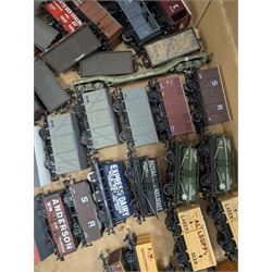 Collection of '00' gauge goods wagons, including Dapol and Bachmann examples