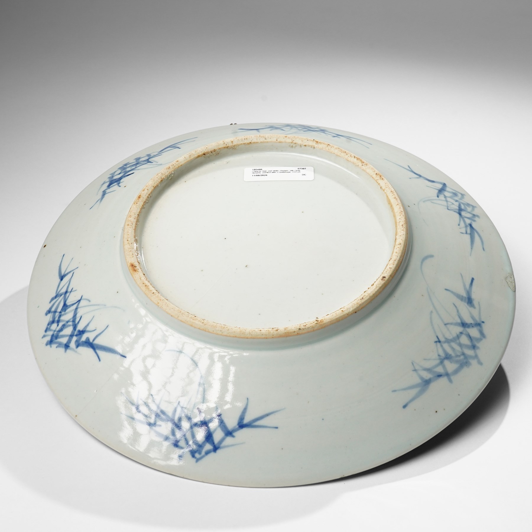 Chinese blue and white charger, late Qing dynasty, painted with a landscape, D37cm 