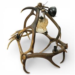 Antlers/Horns - Deer antler chandelier, of circular form, with three fitted lights, H77cm 