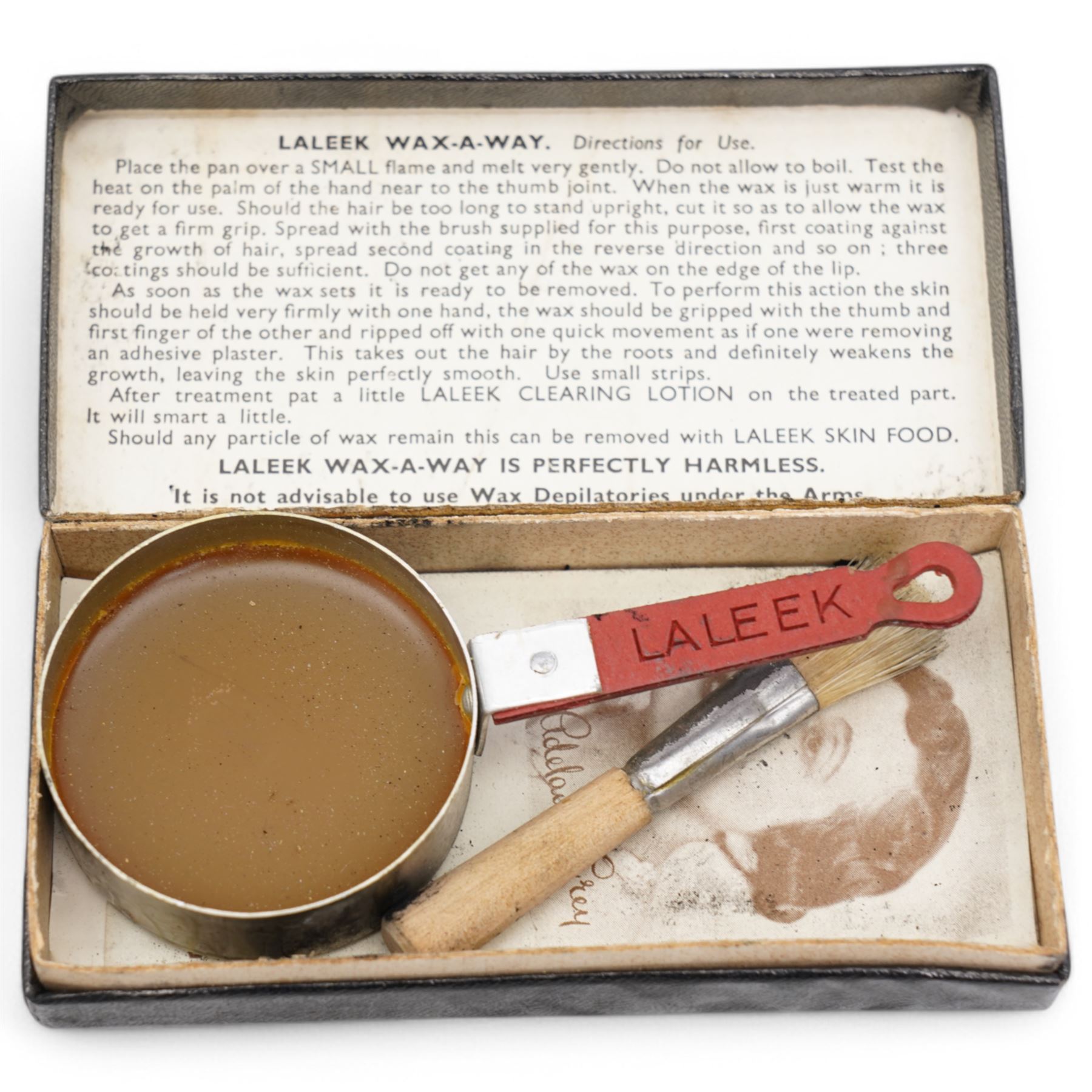 Victorian coin purses, including chatelaine example; together with various Victorian and Edwardian trinket and bijouterie boxes, including three mother of pearl examples, tigers eye set pin and a 'Laleek wax-a-way' set 