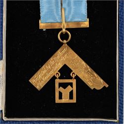 15ct gold Masonic jewel, with two gold bars on blue ribbon, bars and pendant stamped 15c, boxed