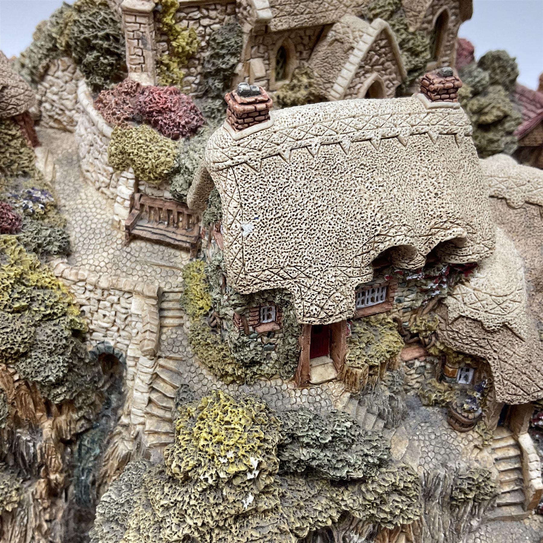 Lilliput lane St. Peters Cove with display plinth and original box 