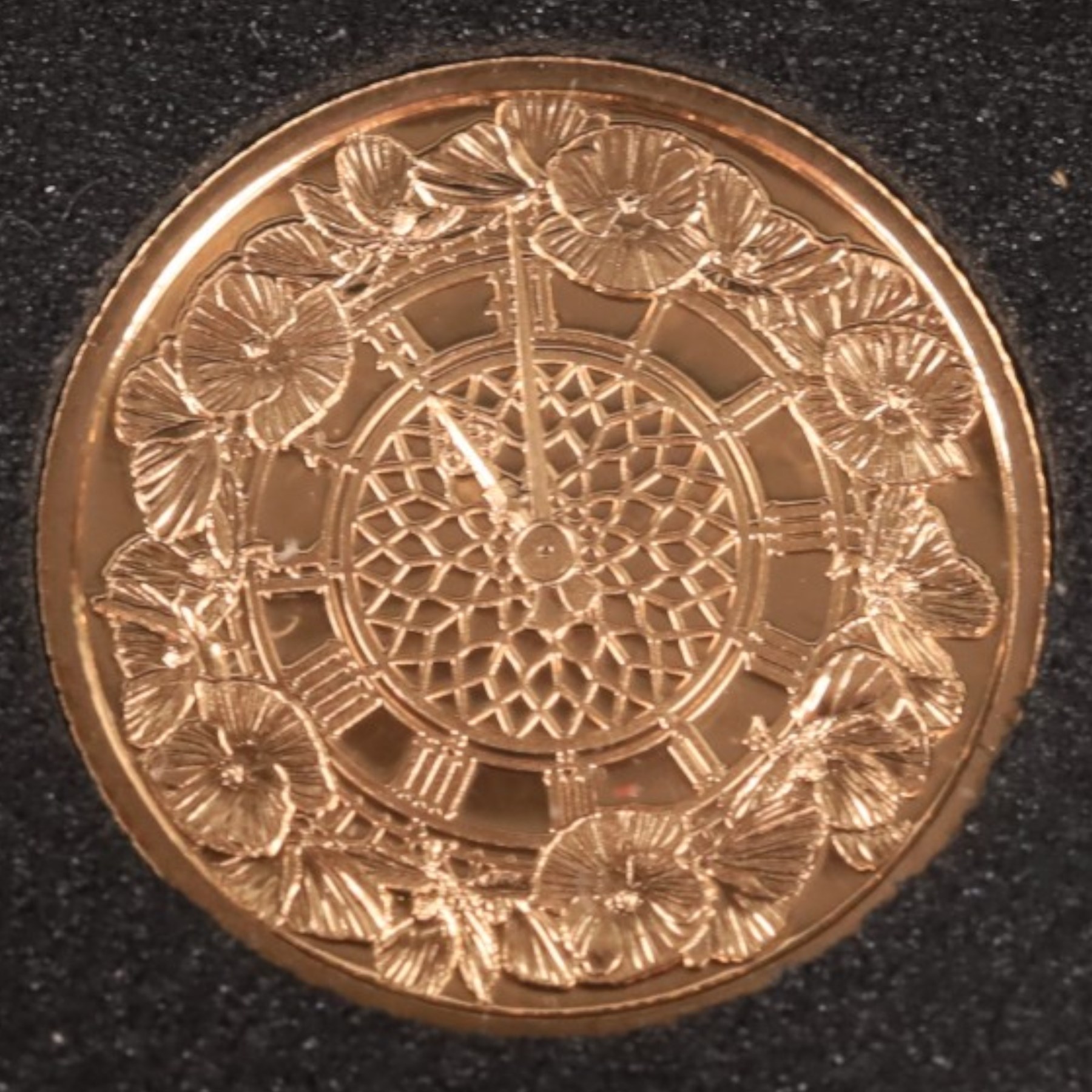 Queen Elizabeth II Gibraltar 2019 'Remembrance 100' gold proof three coin sovereign set, full to quarter sovereign, issued by The London Mint Office, cased with certificates