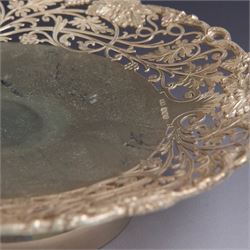 Pair of 1930s silver pedestal dishes, of circular form, the sides with pierced vine decoration, upon a domed pedestal foot, hallmarked Lee & Wigfull, Sheffield 1938, D21cm, H6cm