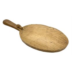 'Mouseman' oak cheeseboard, the knotty handle carved with mouse signature, by Robert Thompson of Kilburn
