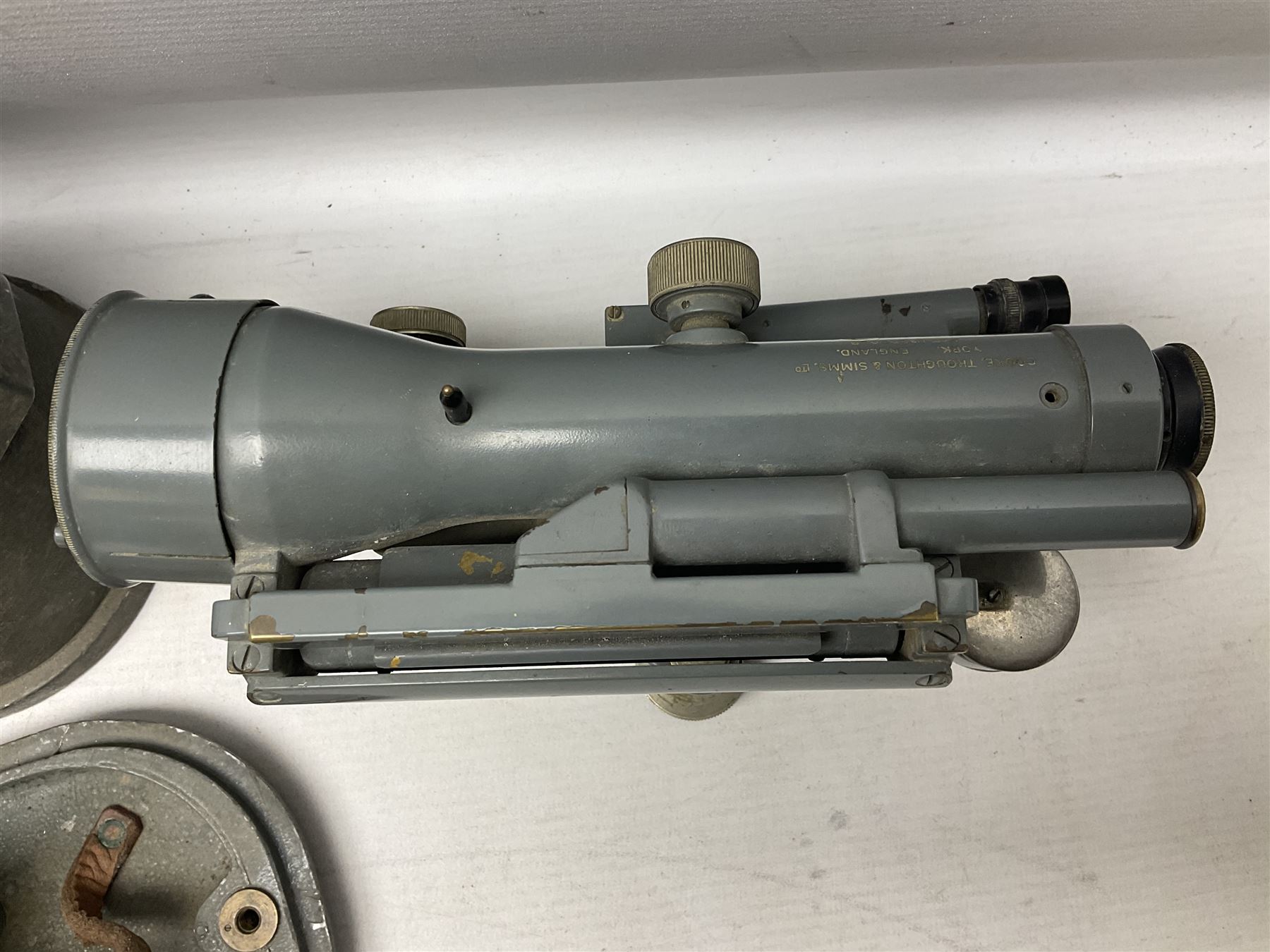 Cooke Troughton & Simms grey painted brass dumpy level in carrying case; and WW2 British .303 Vickers Machine Gun brass Clinometer, stamped 'V.E. 0067' serial No. 2370,  dated 1944 unboxed (2)