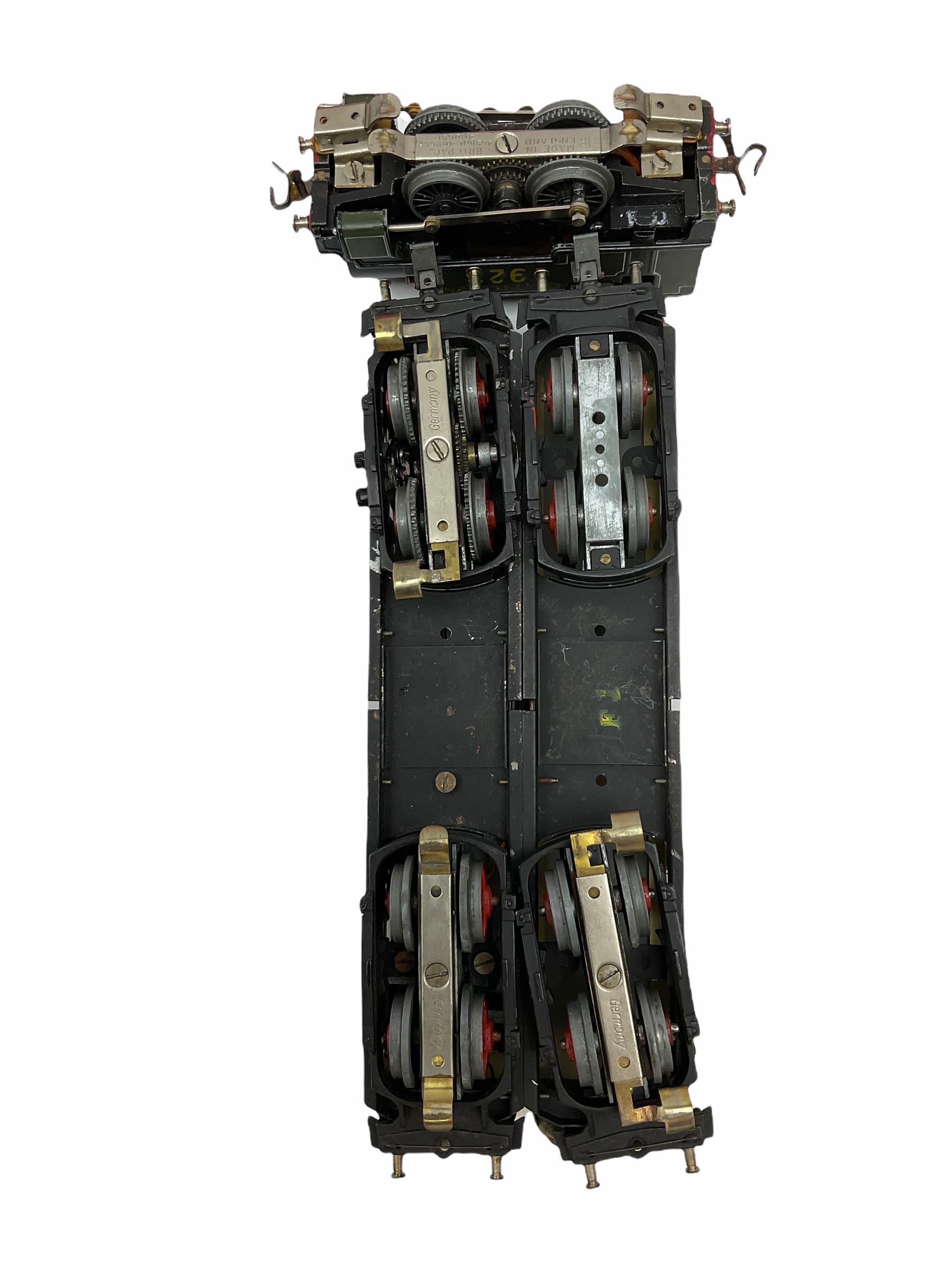Trix Twin - three-rail Trix Express Germany two-car set No.20058 with lights in modern collector's box; and 0-4-0 Tank locomotive No.1923 in Southern lined green in plain red box (2)