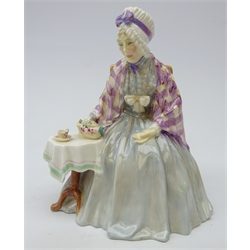  Royal Doulton figure 'Granny' HN 1804 designed by Leslie Harradine, stamped Rd. no. (1936 - 1937) H17.5cm   