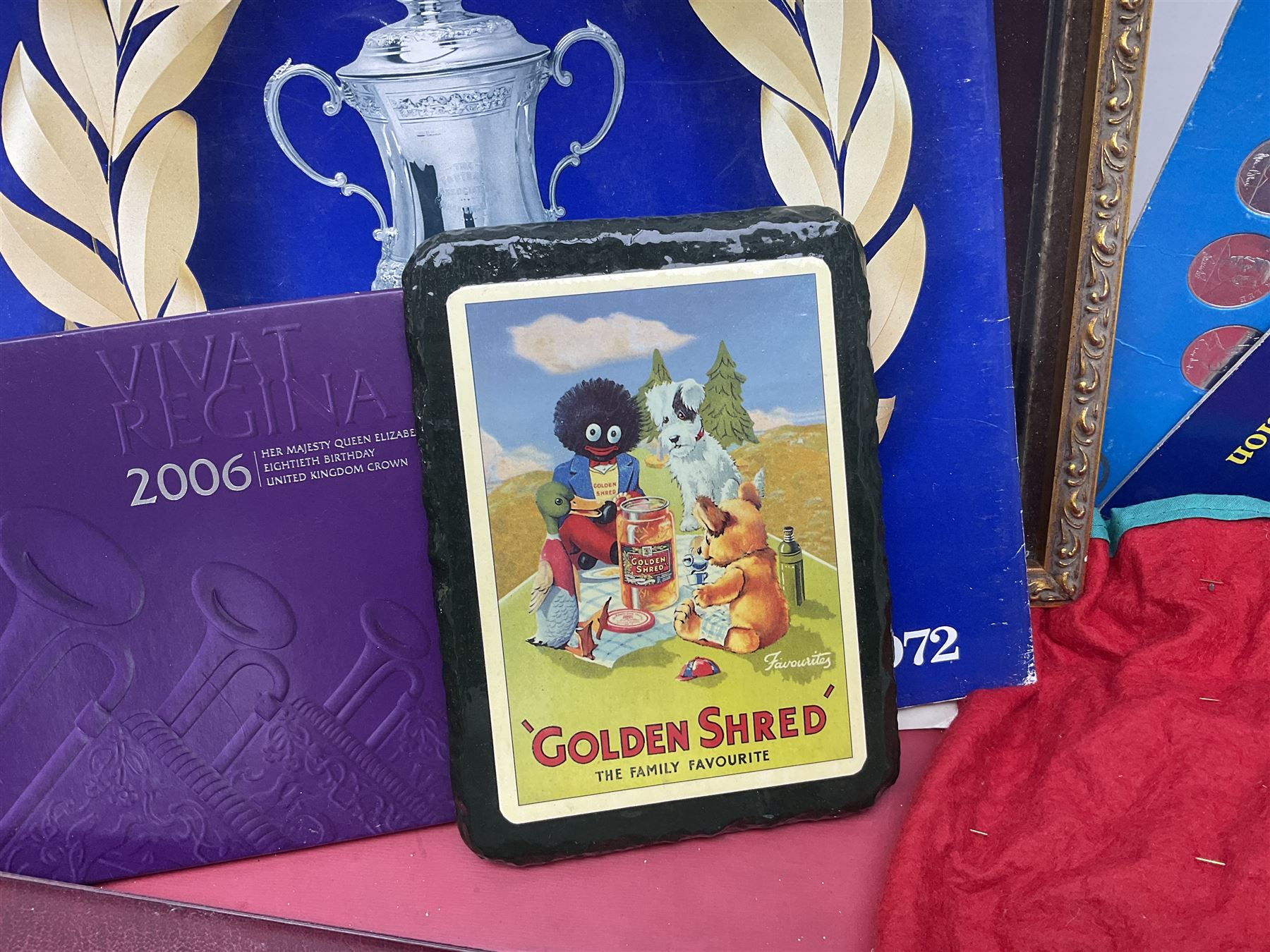 Large collection of Robertson's Golly memorabilia including badges, seven band figures, ceramics, toast racks etc