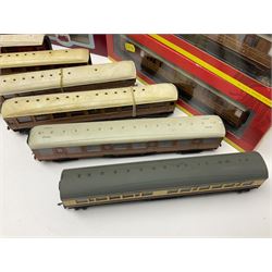 '00' gauge - seven boxed and seventeen unboxed passenger coaches including kit-built, Hornby, Bachmann, Mainline, Tri-ang, Dapol etc (24)