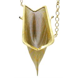 French tri-coloured gold mesh purse, with 18ct gold bar clasp and 18ct gold oval link chain, with cabochon sapphire set clasp, eagle hallmark