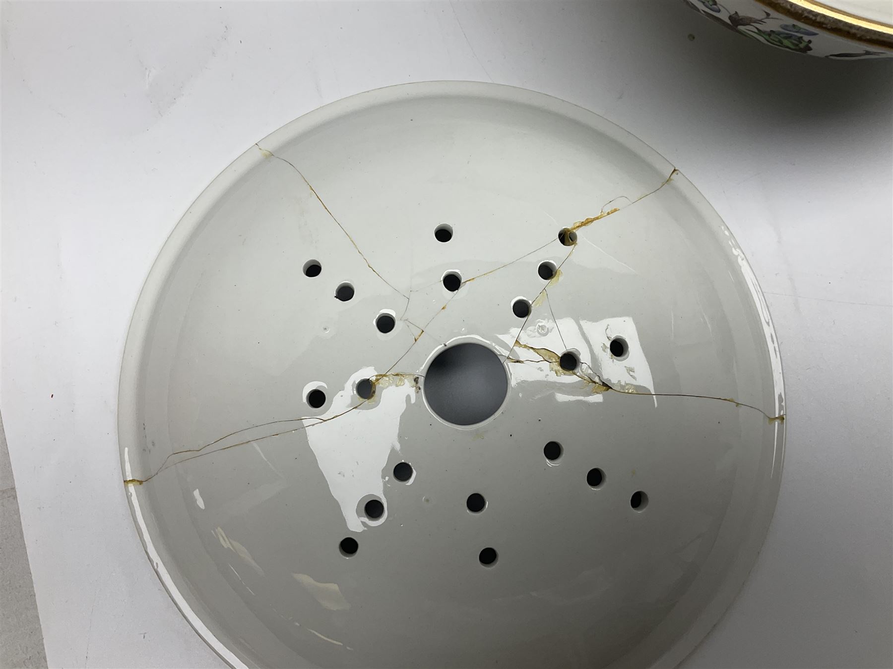 Copeland Spode toilet set in blue flower pattern, comprising wash jug, slop bucket, two soap dishes, toothbrush holder and chamber pot, slop bucket H28cm