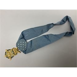United States of America, Congressional Medal of Honor, gilt metal and enamel, unnamed, reverse of suspension engraved ‘The Congress to’, the neck cravat with pop stud attachments, boxed with felt bag