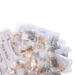 Quantity of costume jewellery, including stud earrings, pendant necklaces, bracelets and bangles etc