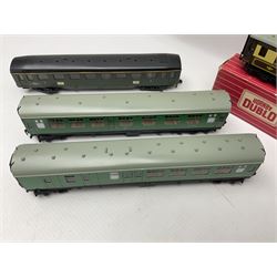 Hornby Dublo - ten passenger coaches including two Southern and four maroon BR Mk.I Passenger Coaches and four Pullman Cars (two x Aries, Car No.74 and Car No.79); together with two French SNCF HO Paris-Lille coaches; all but one unboxed (12)