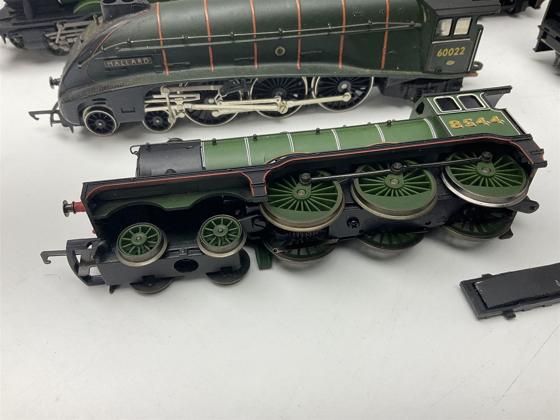 Hornby '00' gauge - Class A1/A3 4-6-2 locomotive 'Flying Scotsman' No.4472; Class A4 4-6-2 locomotive 'Mallard' No.60022; and Class B12 4-6-0 locomotive No.8544; all with tenders; and Lima Class 33 diesel locomotive 'Earl Mountbatten of Burma' No.33027; all unboxed (4)