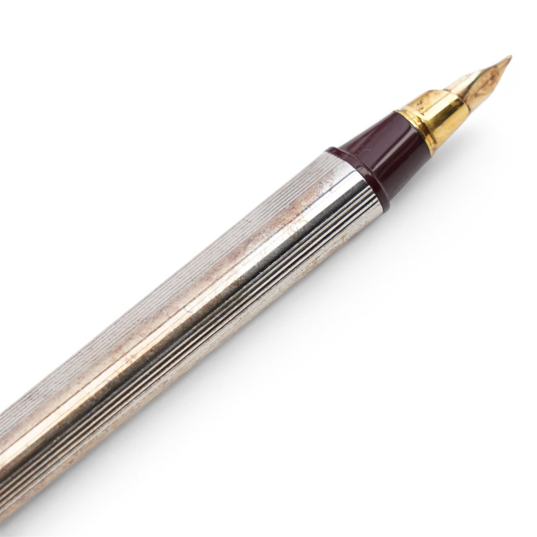 Cartier 'Must de Cartier' fountain pen, cased with cartridges