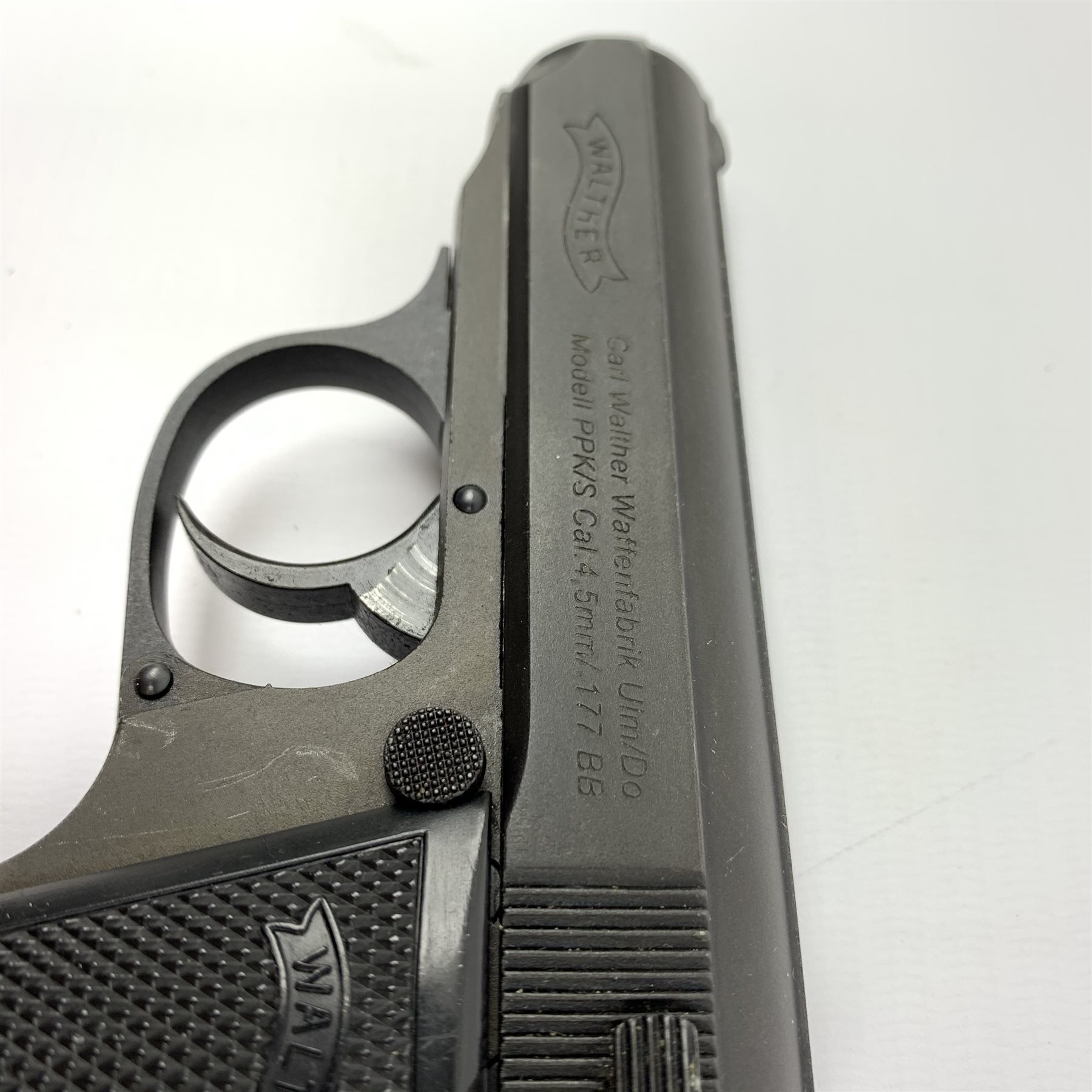 Walther PPK/S .177 BB CO2 pistol L17cm. Looks virtually unused in box.