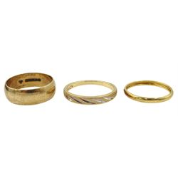 18ct gold wedding band, 10ct gold wedding band and a collection of 9ct gold jewellery including gate bracelet, necklace, bracelet and a ring