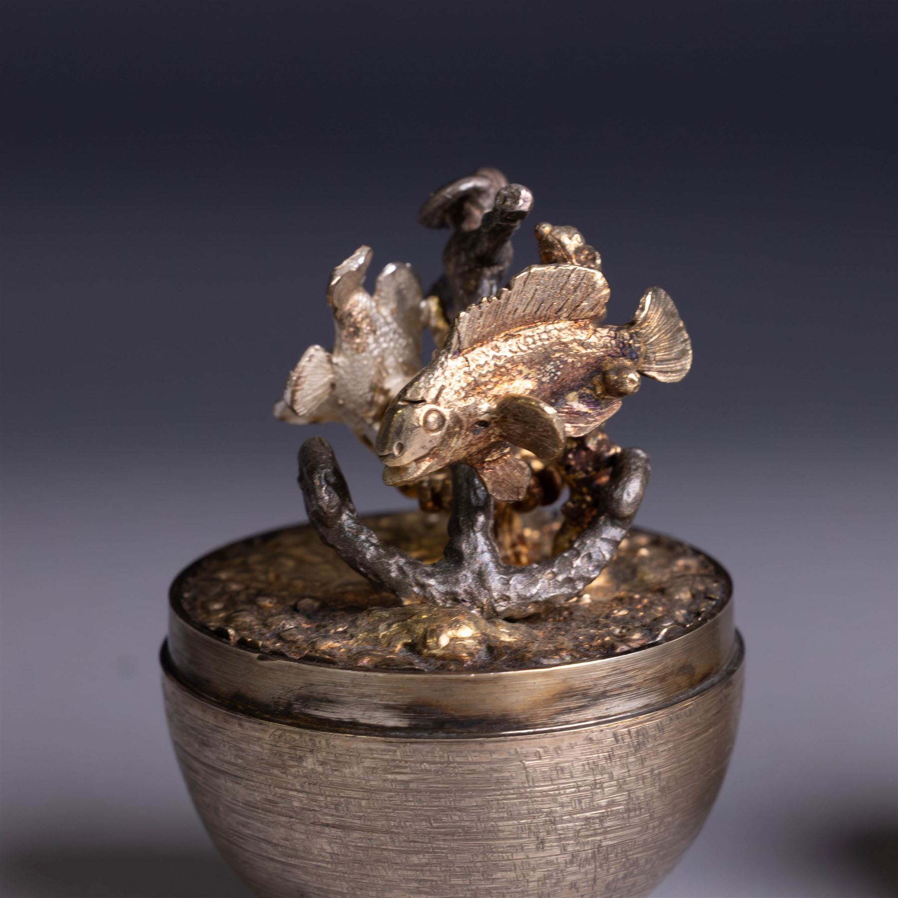 Stuart Devlin - Late 20th century silver and silver-gilt surprise egg, the textured gilt exterior opening to reveal an underwater scene with two fish and an anchor, hallmarked Stuart Devlin, London 1977, boxed, H10cm