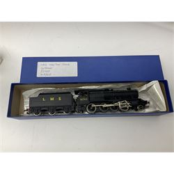 Wrenn '00' gauge - two Class 8F 2-8-0 locomotives - No.48073 in BR Plain Black; boxed; and No.8042 in LMS Plain Black; with unassociated plain blue box (2)