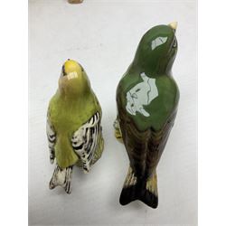 Group of Beswick figures of birds, comprising kingfisher no 2371, thrush no 2308, owl no 2026, and nine smaller bird figures to include greenfinch, wren etc