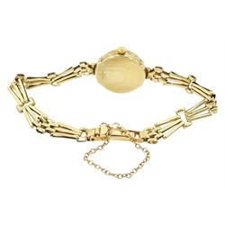 Accurist ladies 9ct gold quartz wristwatch, on integral 9ct gold bracelet