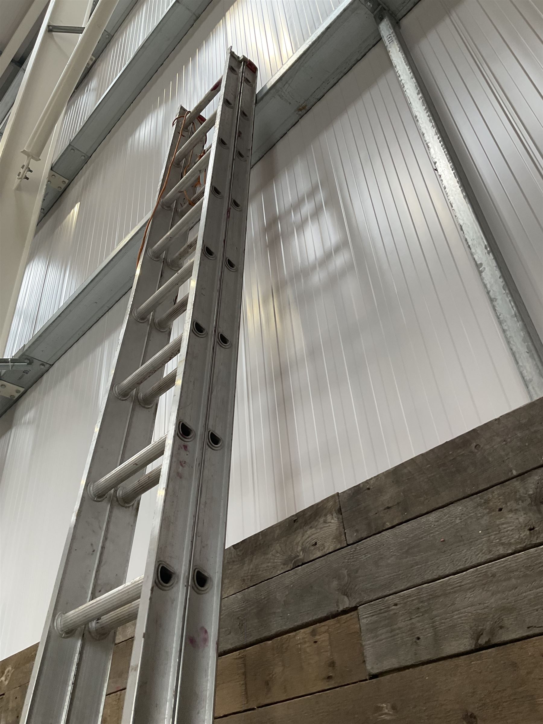 Clima aluminium extending ladders - 4.51m closed, extended 8.40m closed