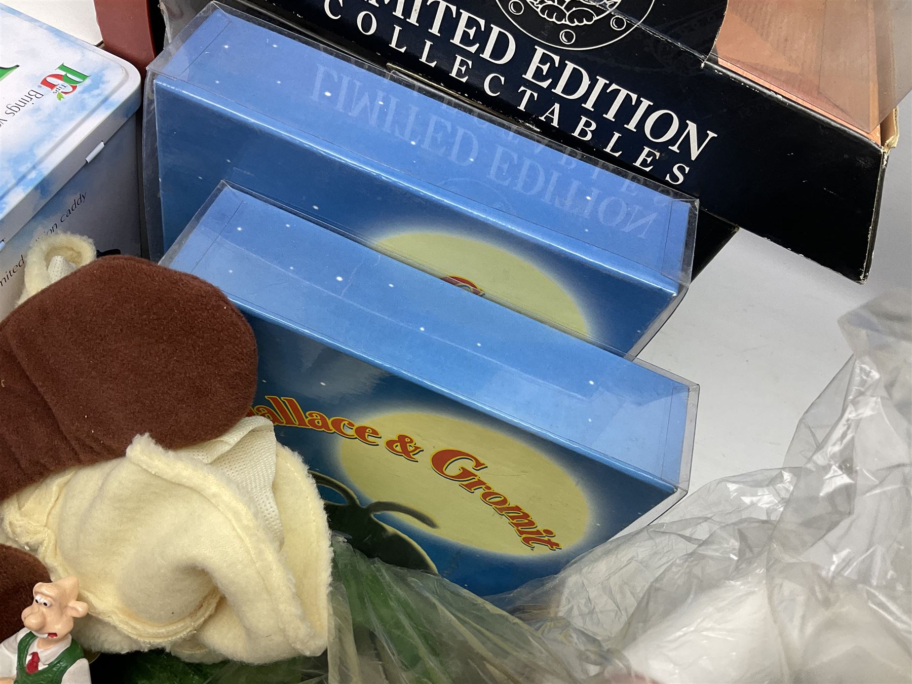 Large collection of Wallace & Gromit collectables, including four Born to Play  figures, clocks, composite figures, etc, in four boxes   