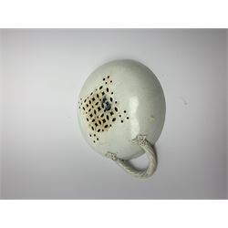Late 18th/early 19th century Leeds Pottery egg drainer, the pierced bowl of circular form decorated with blue transfer printed floral spray and floral border, the twisted handle with foliate mounts, bowl D9cm