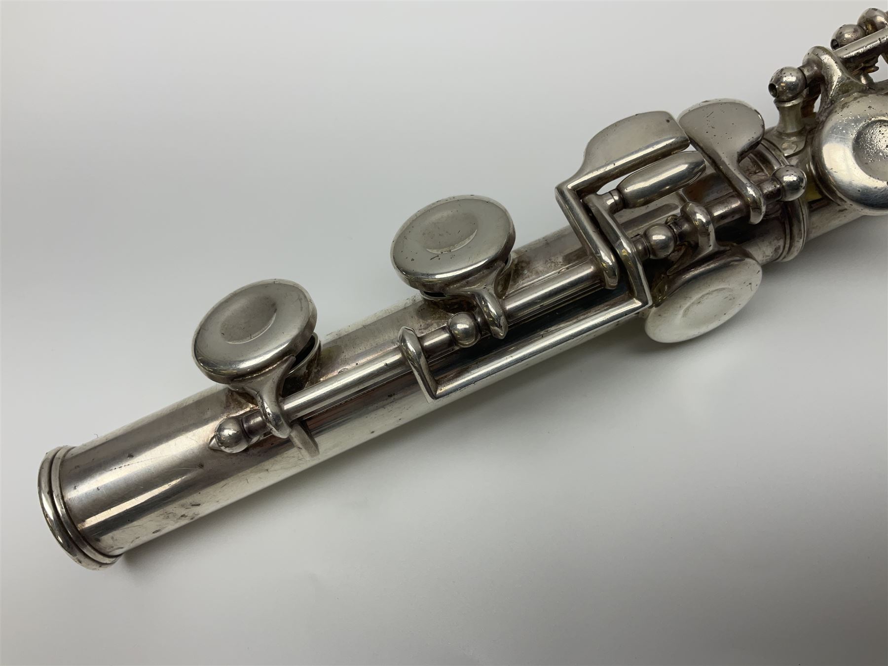 Boosey & Hawkes London Regent three-piece flute, serial no.345447; in B&H Bandhite hard carrying case; and Deg Music Company Inc. USA Claudel Model three-piece flute, serial no.491718, in hard carrying case (2)