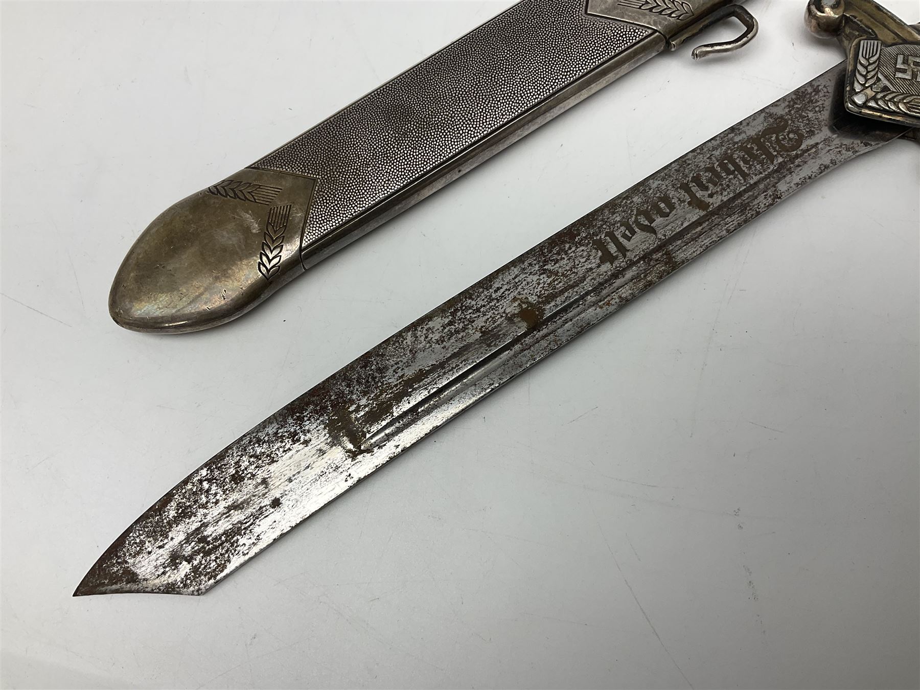 WW2 German RAD (Reichsarbeitdienst) Leader's hewer dagger,  the 25.5cm fullered steel blade engraved Arbeit Adelt (Work Enables) with Eickhorn squirrel maker's mark; scrolling cross-piece, mahogany grip and eagle pommel; in decorative plated scabbard L40cm overall.