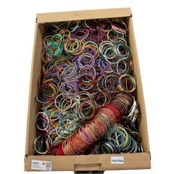 Large quantity of bangles in various colours, mainly in small sizes 