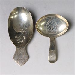 Two George III silver caddy spoons, the first example with oval bowl and flat handle with engraved initial, hallmarked Birmingham 1796, makers mark probably IT, the second with oval bowl, curved handle with shield and initial engraving, hallmarked George Smith III, London 1783