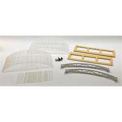 Tri-ang Hornby - set No.5084 Canopy Extension Kit, in plain box with label to each end