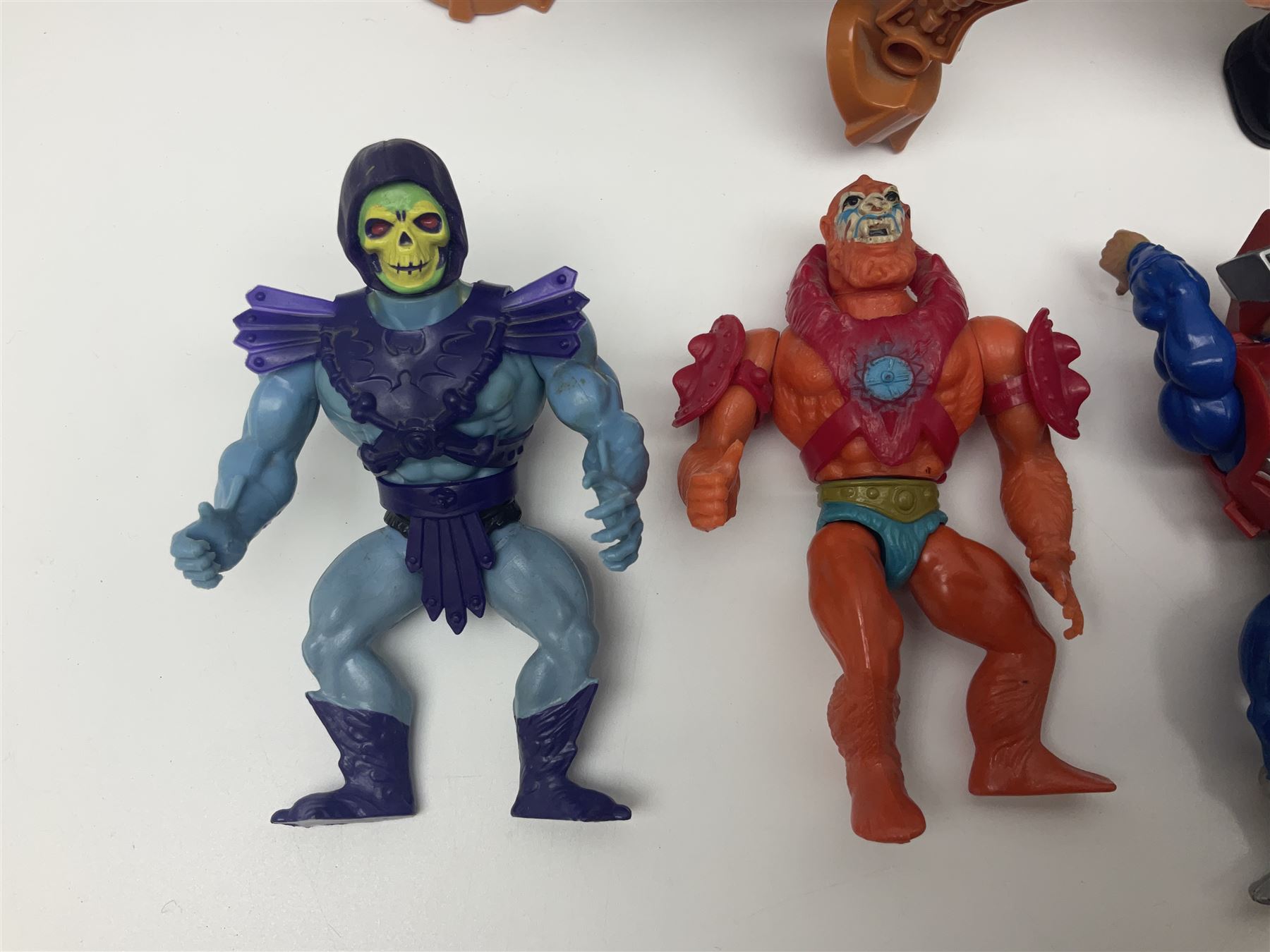 Group of 1980s Masters of the Universe figures to include He-Man, Skeletor, Stridor and Battle Cat, with collection of accessories 