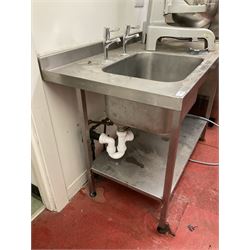 Stainless steel single sink unit with drainer and under-shelf- LOT SUBJECT TO VAT ON THE HAMMER PRICE - To be collected by appointment from The Ambassador Hotel, 36-38 Esplanade, Scarborough YO11 2AY. ALL GOODS MUST BE REMOVED BY WEDNESDAY 15TH JUNE.