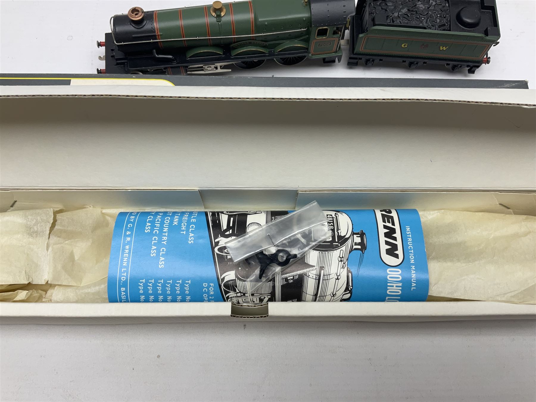 Wrenn '00' gauge - two Castle Class' 4-6-0 locomotives - 'Devizes Castle' No.7002 in GW Green; and 'Windsor Castle' No.4082 in BR Blue; both boxed with instructions (2)