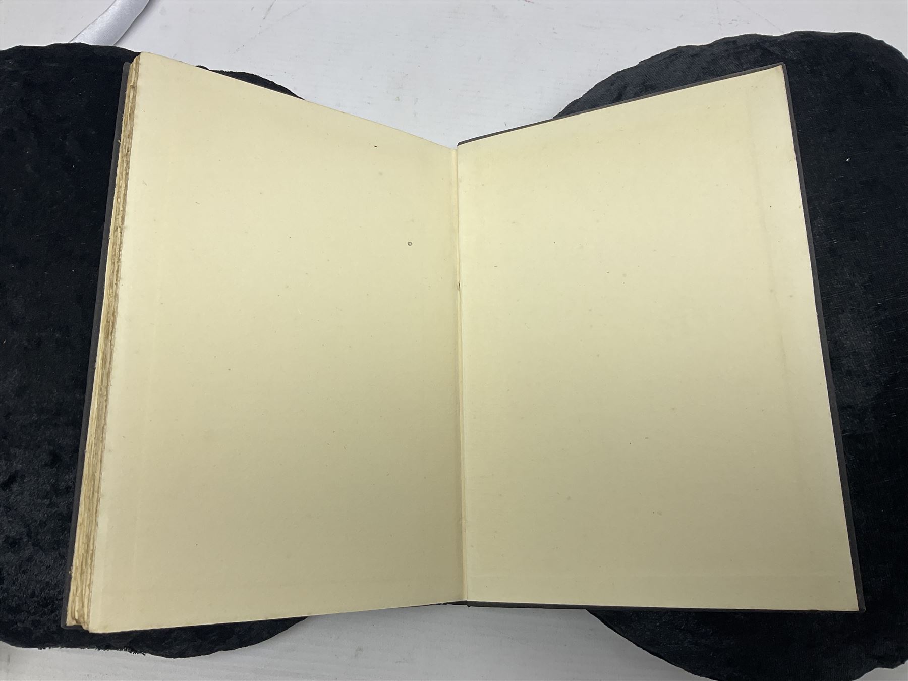 Ezra Pound; A Draft of XXX Cantos, Faber & Faber Limited 1933 