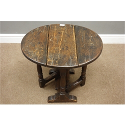  Small oak drop leaf gateleg table, turned gateleg base, W52cm  