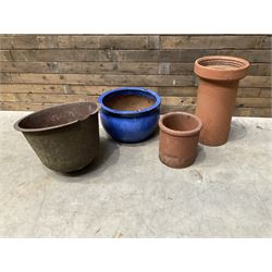 Cast iron cauldron set pot with 2 terracotta chimney pots and 2 terracotta planters,